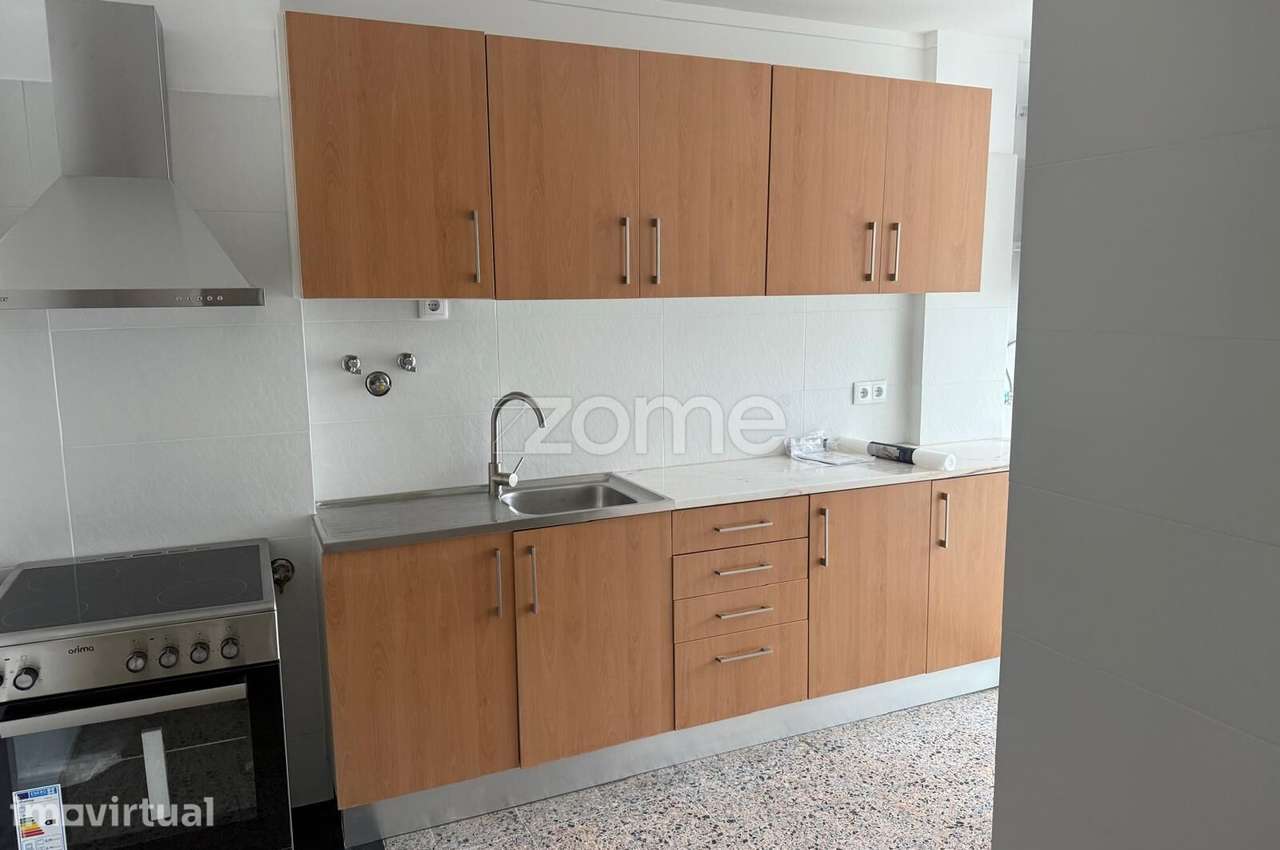 Apartamento T3 remodelado com varandas e excelente luz natural. - Grande imagem: 3/15
