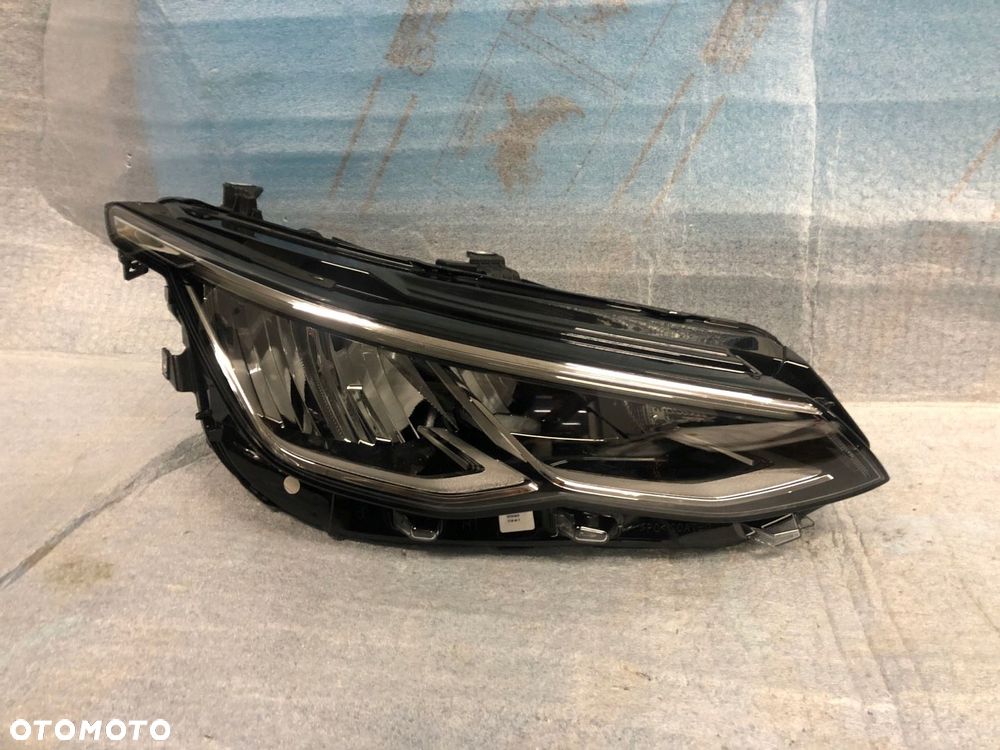 REFLEKTOR PRAWY VW GOLF VIII FULL LED - 1