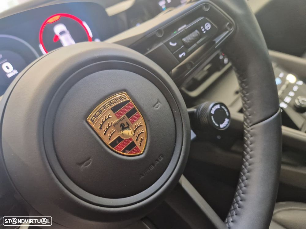 Porsche Macan Electric 4 - 19