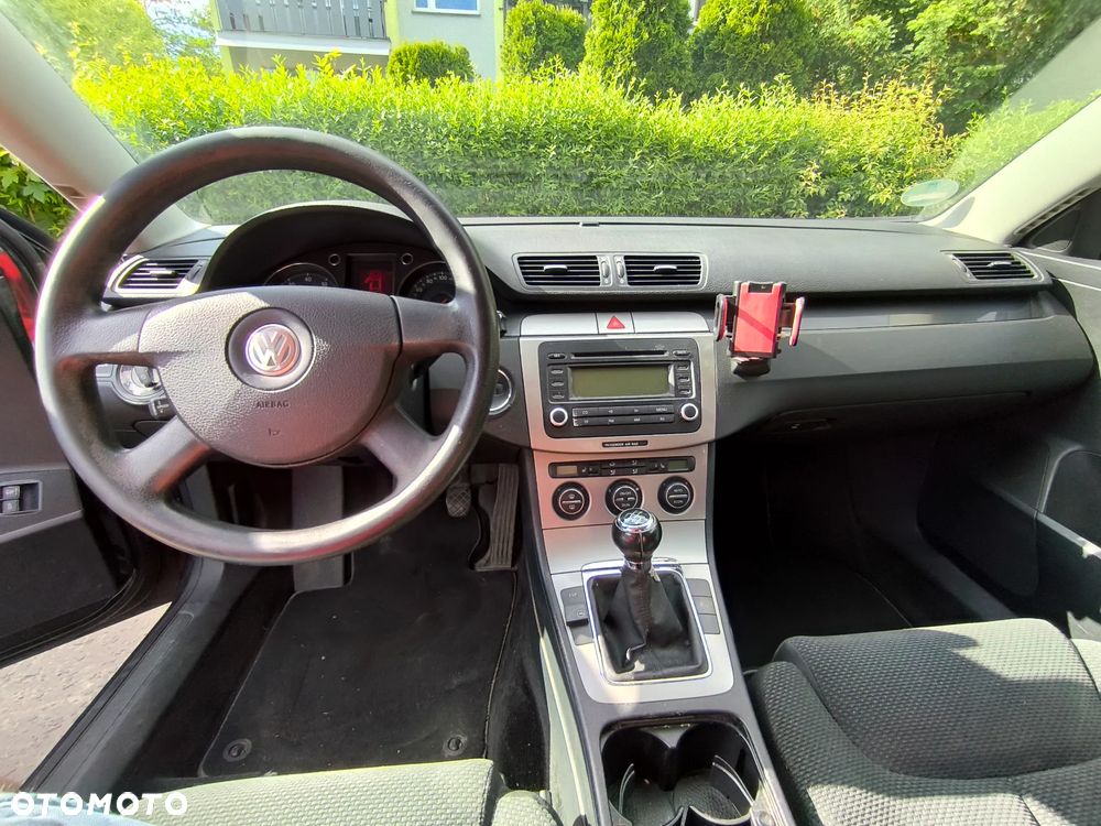 Volkswagen Passat 1.6 Comfortline - 19
