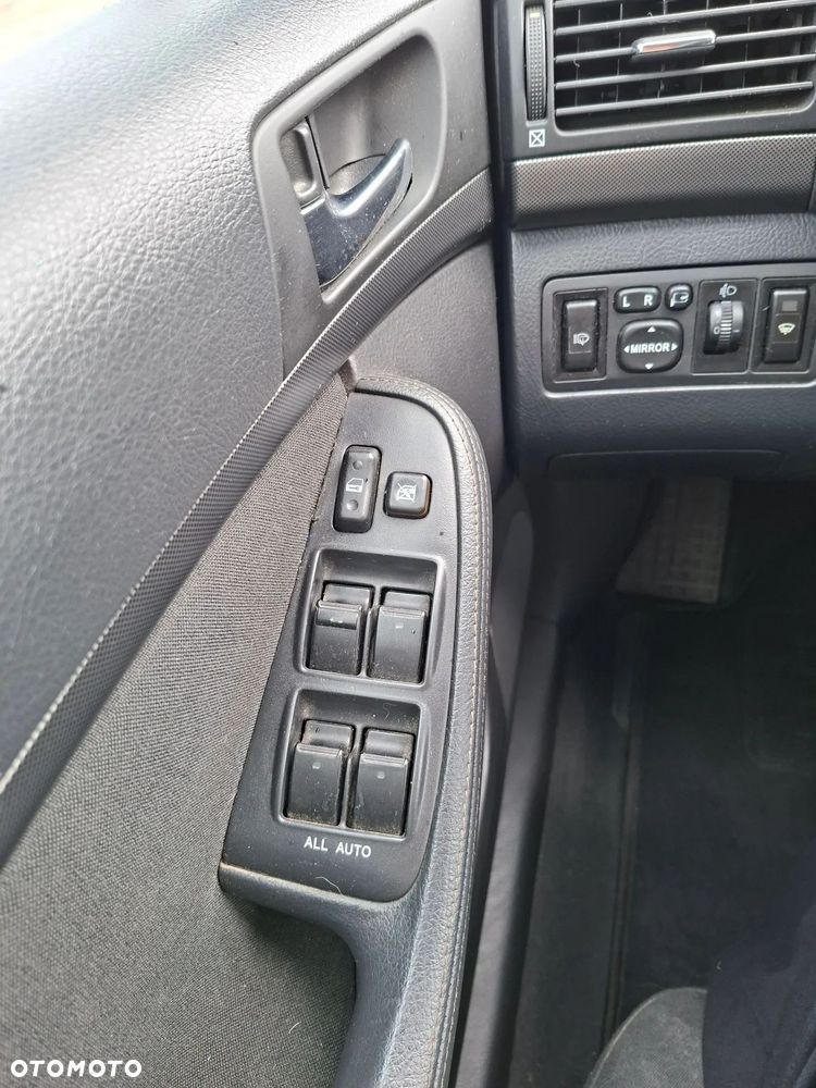 Toyota Avensis 1.8 VVT-i Combi - 24