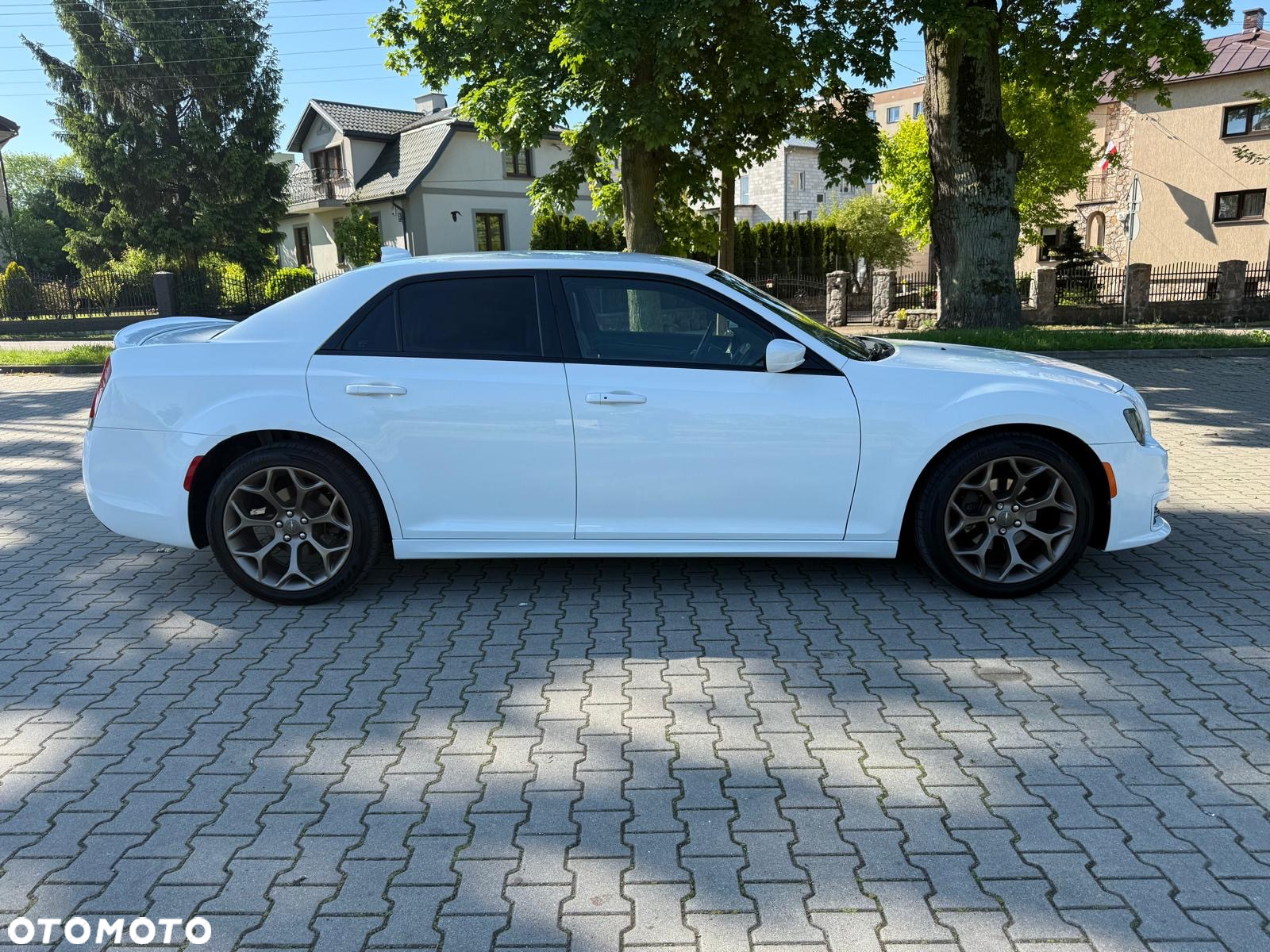 Chrysler 300s - 11