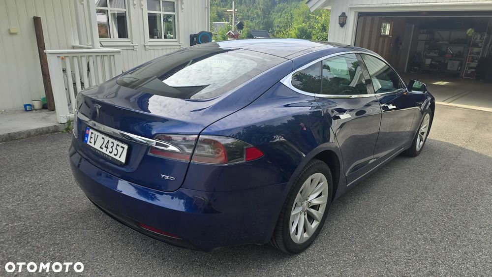 Tesla Model S - 6
