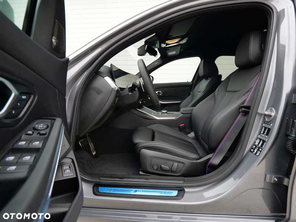 BMW Seria 3 330i xDrive M Sport sport - 28