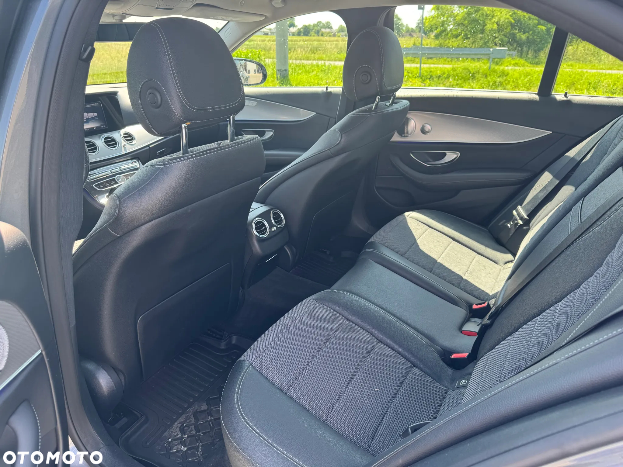 Mercedes-Benz Klasa E 220 d 4-Matic 9G-TRONIC - 13