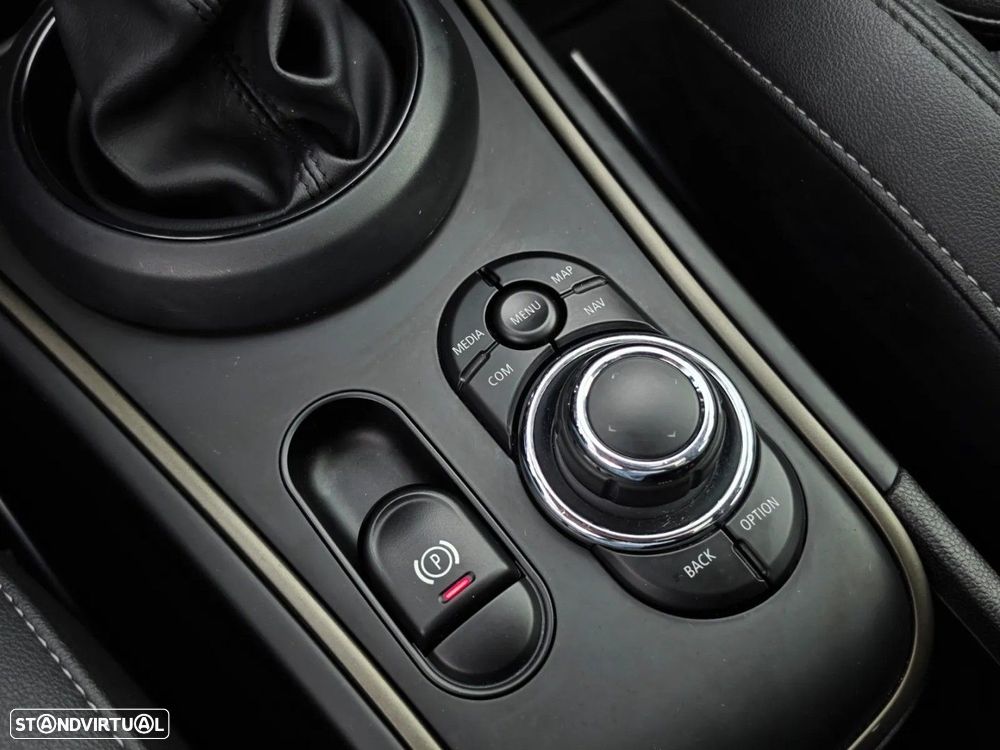 MINI Countryman Cooper SE Premium P. Classic Auto - 24