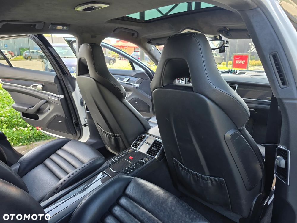 Porsche Panamera Turbo - 28