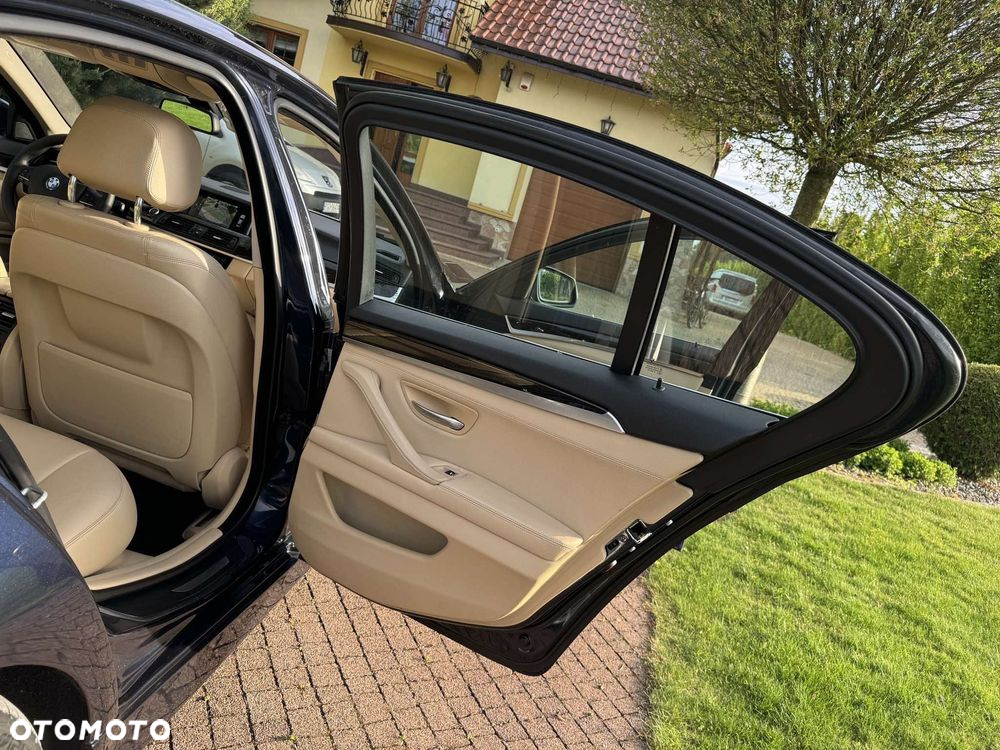 BMW Seria 5 528i xDrive - 12