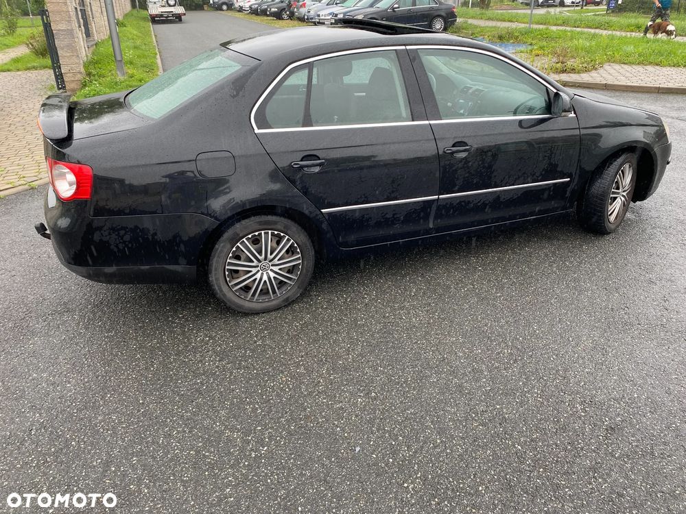 Volkswagen Jetta 2.0 TDI Comfortline - 4