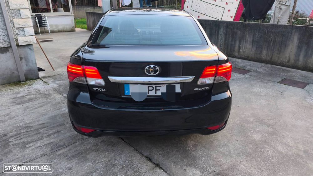 Toyota Avensis SD 2.0 D-4D Luxury - 2