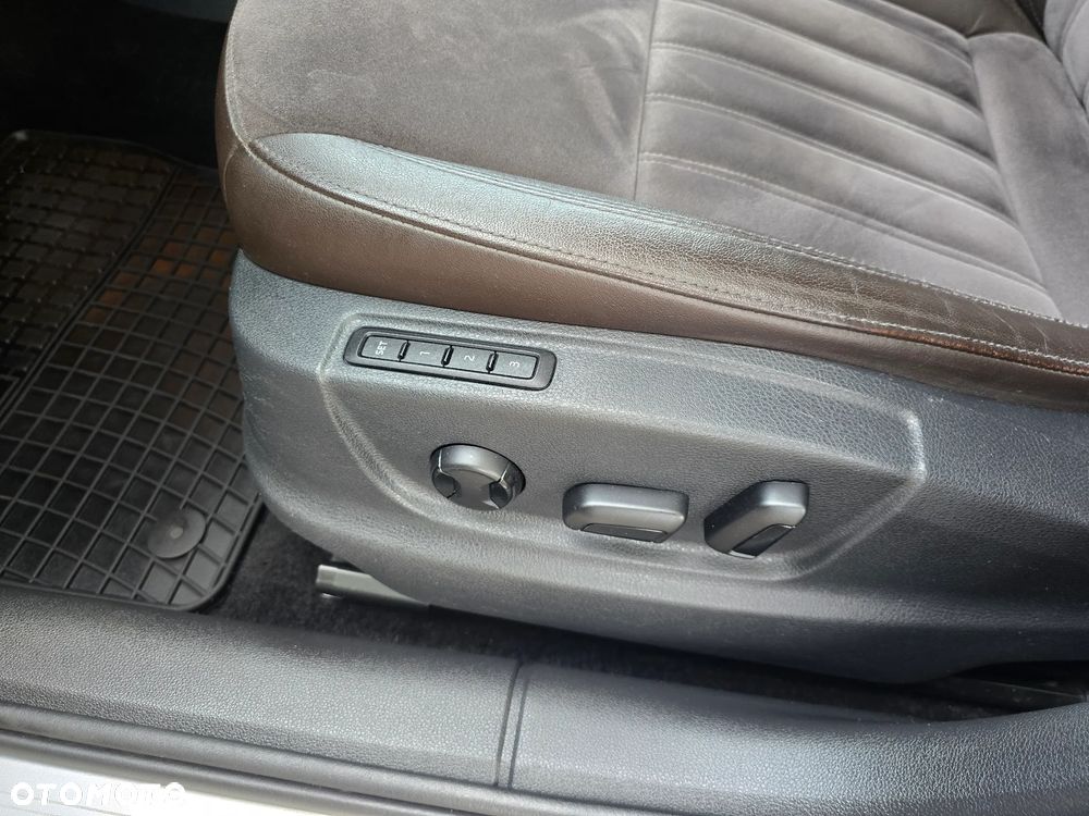 Skoda Octavia 2.0 TDI 4x4 DSG L&K - 32
