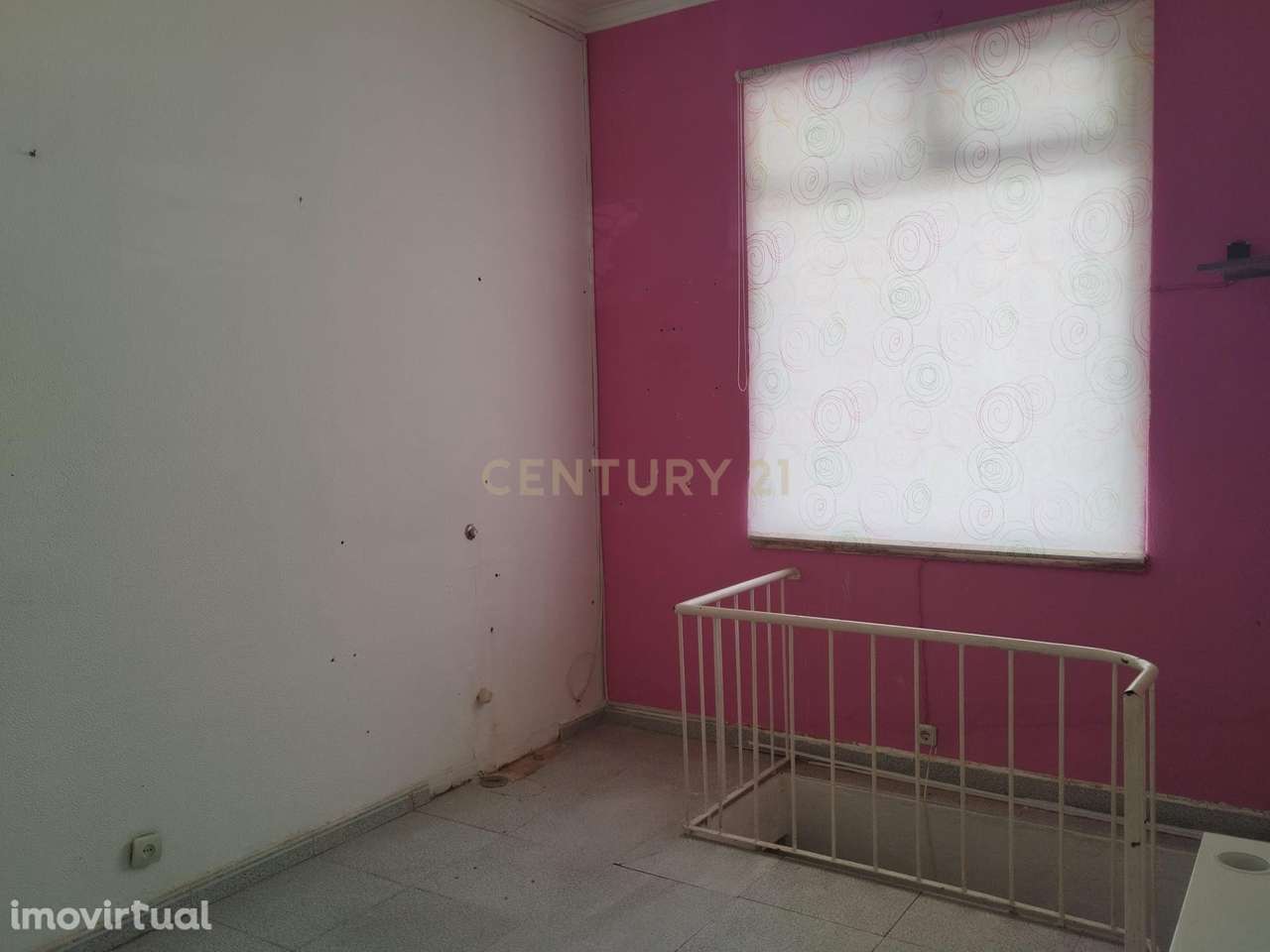 Loja com 2 pisos no centro comercial D'Avenida - Quinta do Rouxinol - Grande imagem: 2/9