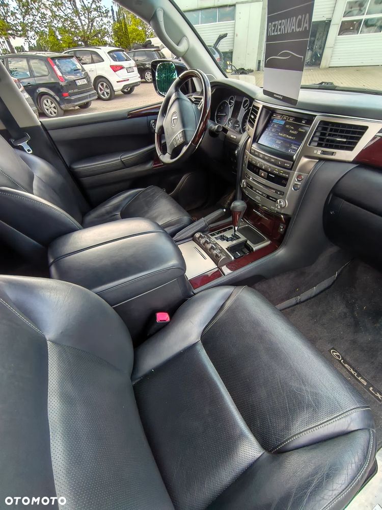 Lexus LX - 12