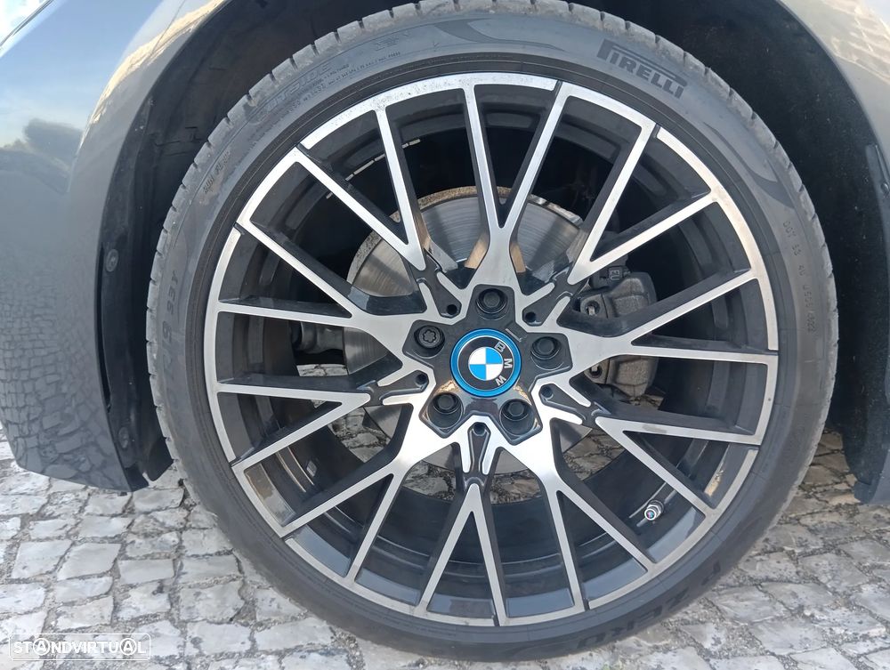 BMW 330 e iPerformance Pack M - 6
