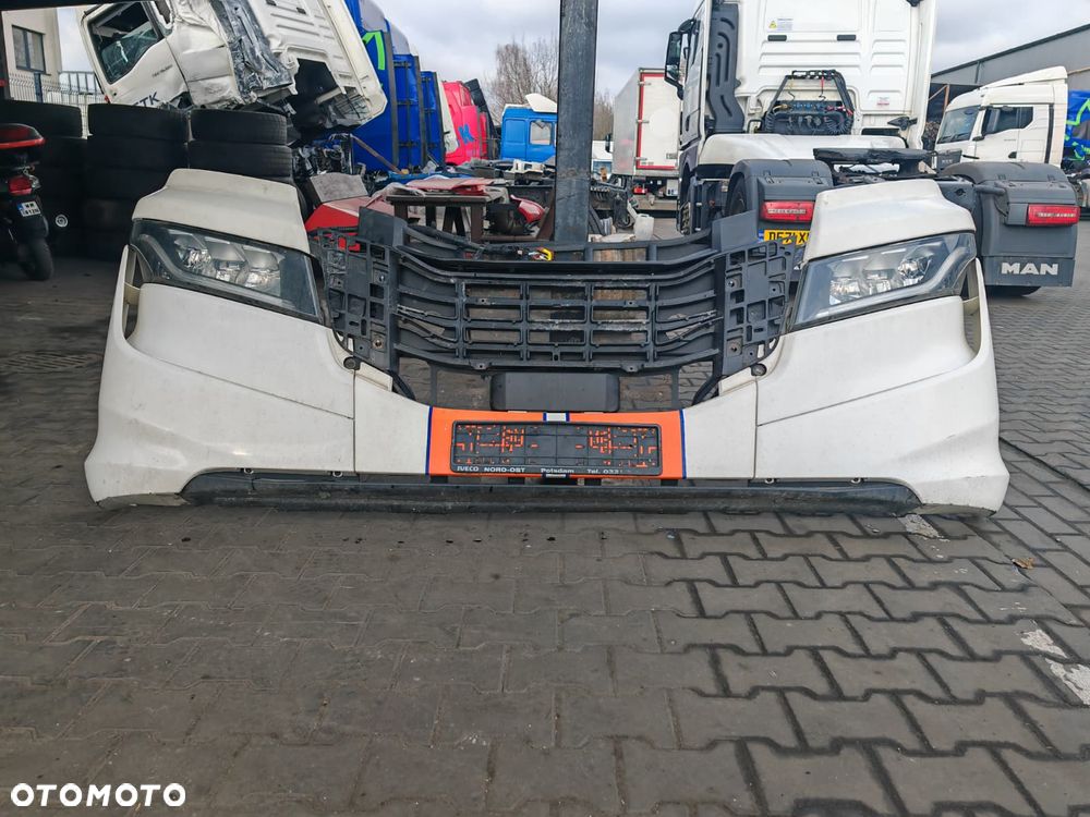 KOMPLETNY ZDERZAK LAMPAMI IVECO S-WAY 2021 BIAŁY - 5