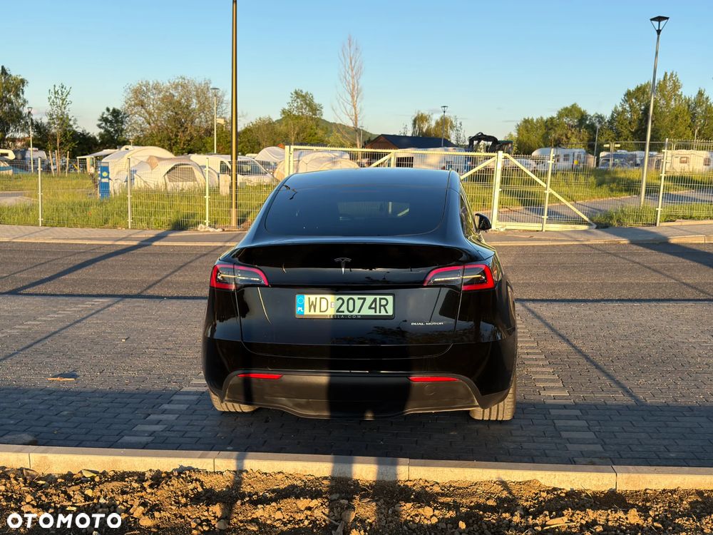 Tesla Model Y - 4