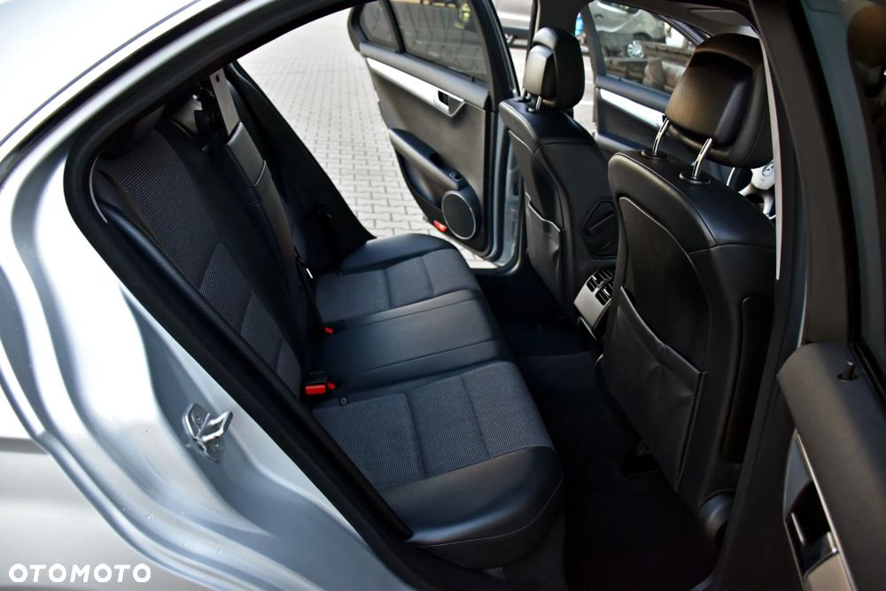 Mercedes-Benz Klasa C 200 7G-TRONIC Avantgarde Edition - 30