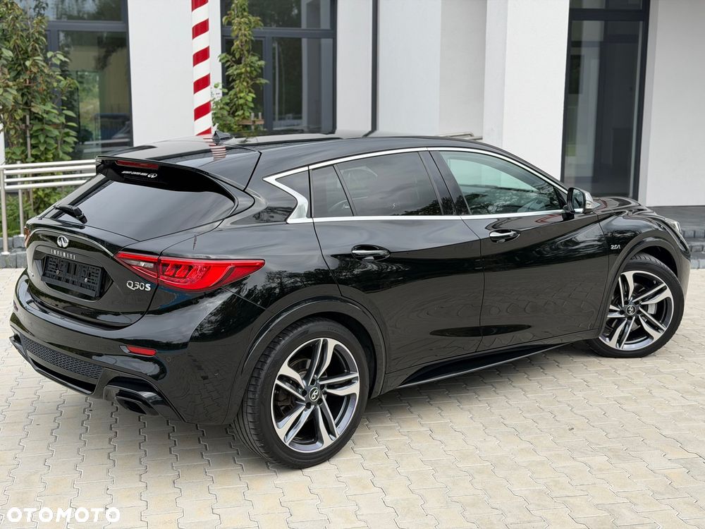 Infiniti Q30 2.0t DCT AWD Sport City Black - 13