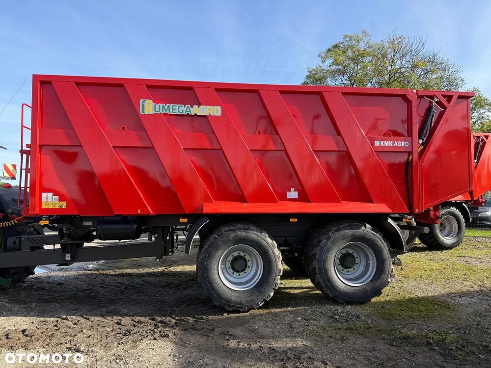 UMEGA Przyczepa objętościowa PI 20 ze ścianą przesuwną UMEGA AGRO