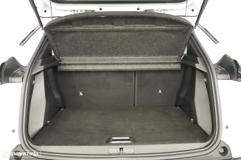 Peugeot 2008 1.2 PureTech Allure EAT8 - 23