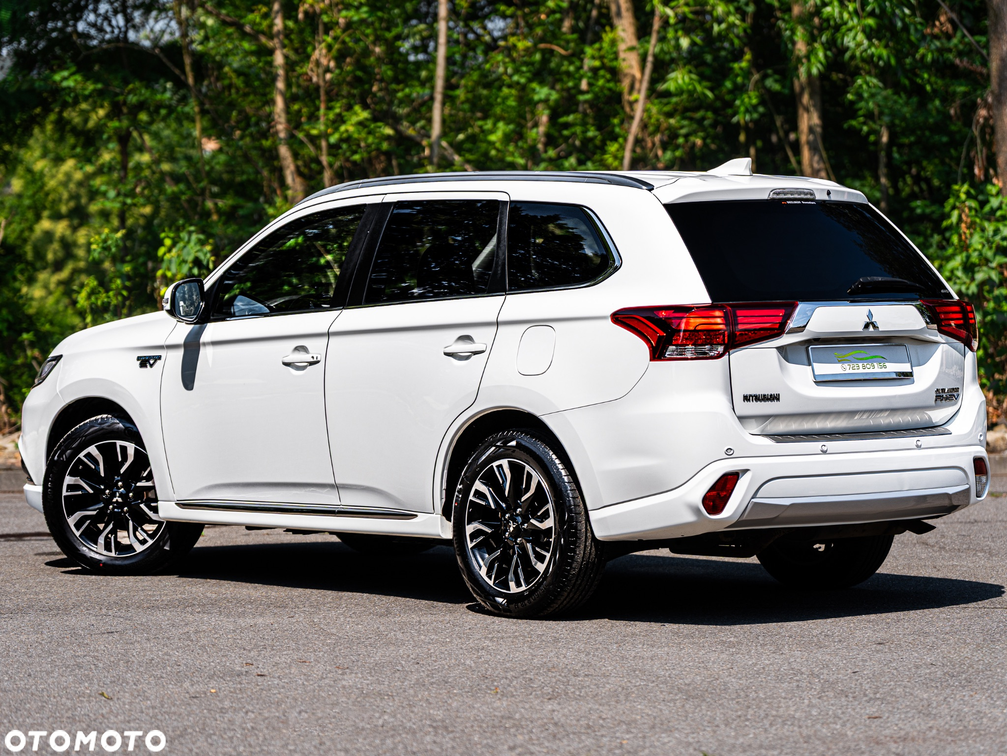 Mitsubishi Outlander 2.0 4WD Plug-In Hybrid Plus - 14