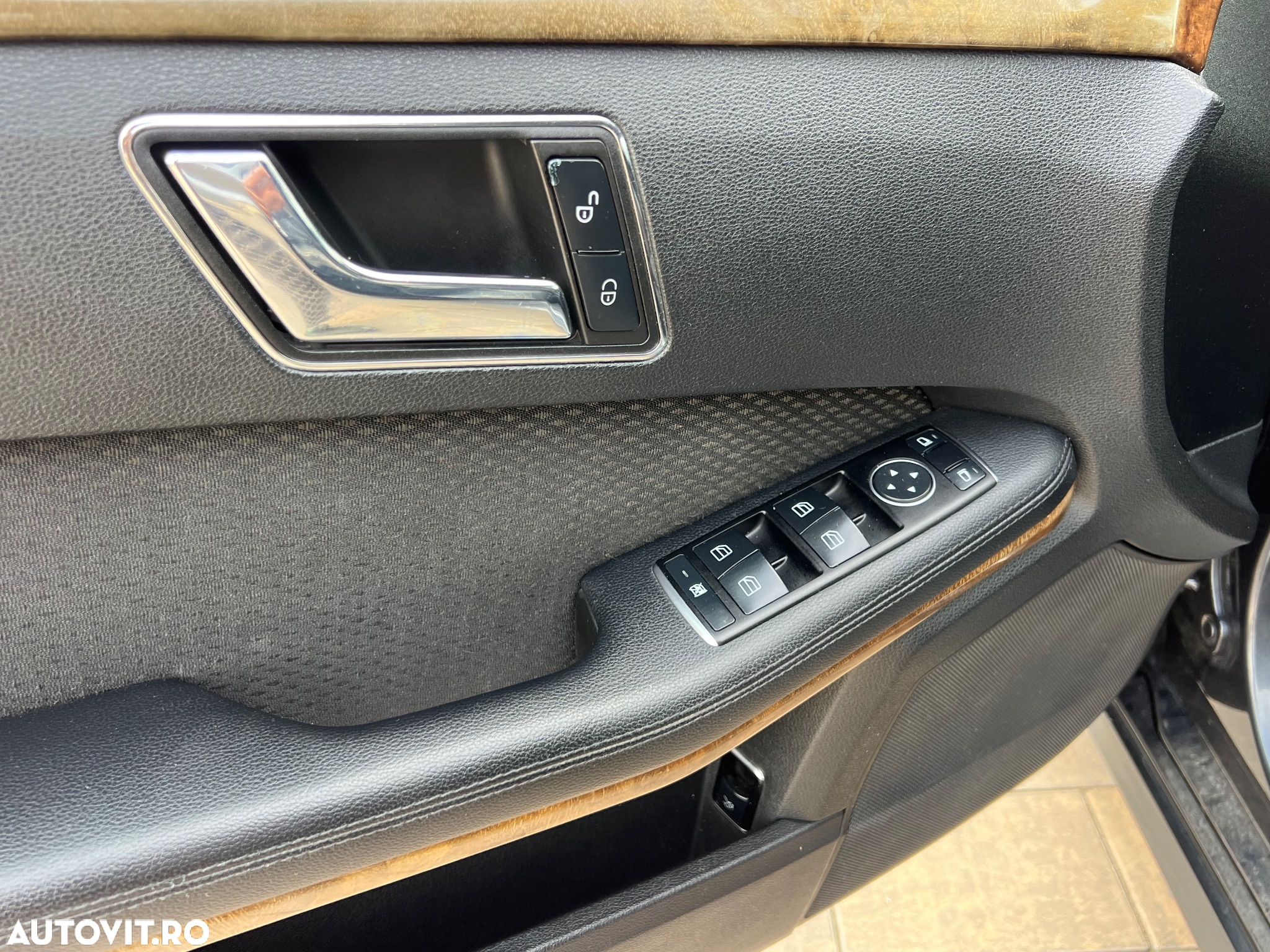 Mercedes-Benz E 200 T BlueTEC 7G-TRONIC Elegance - 27