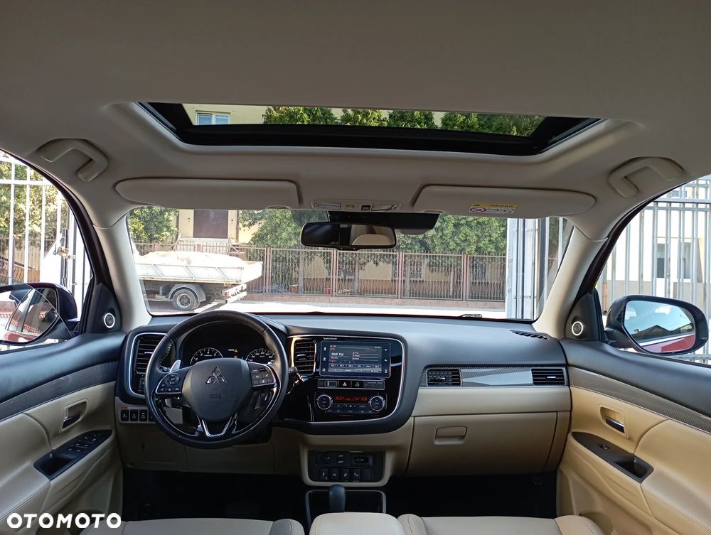 Mitsubishi Outlander 2.0 Intense + Navi 4WD CVT - 9
