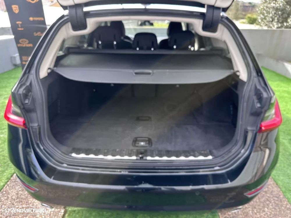 BMW 318 d Aut. Edition M Sport Shadow - 27