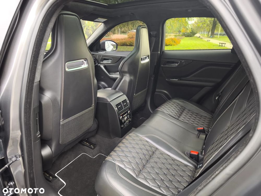 Jaguar F-Pace AWD SVR - 28