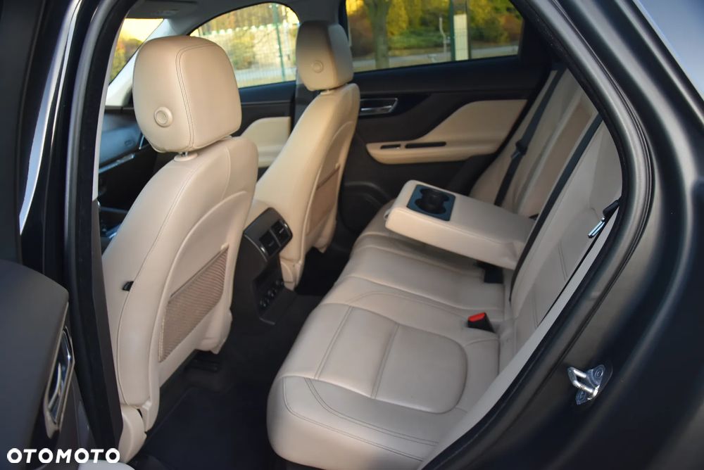 Jaguar F-Pace 2.0 i4D AWD R-Sport - 17