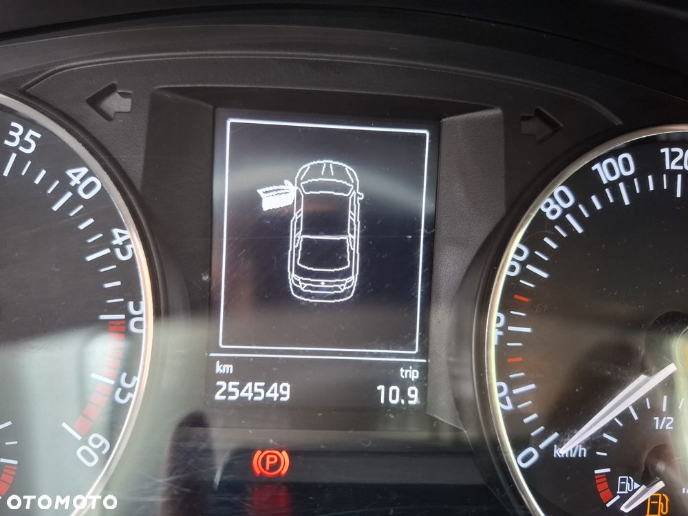 Skoda RAPID - 7