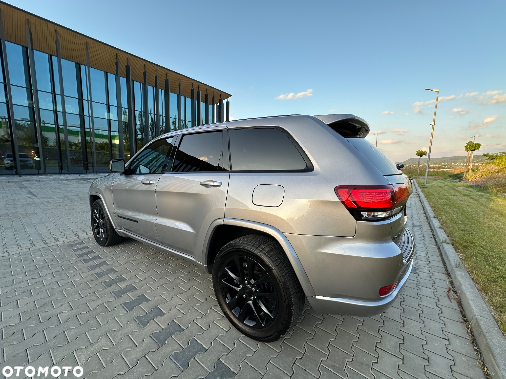 Jeep Grand Cherokee - 12