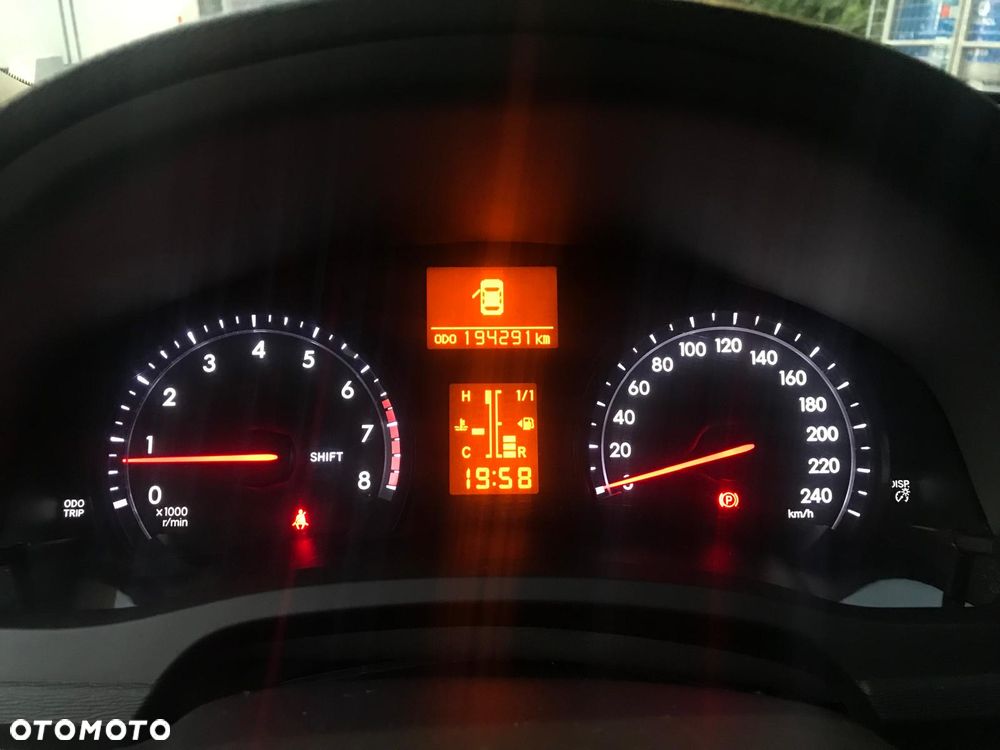Toyota Avensis 1.8 Premium - 12