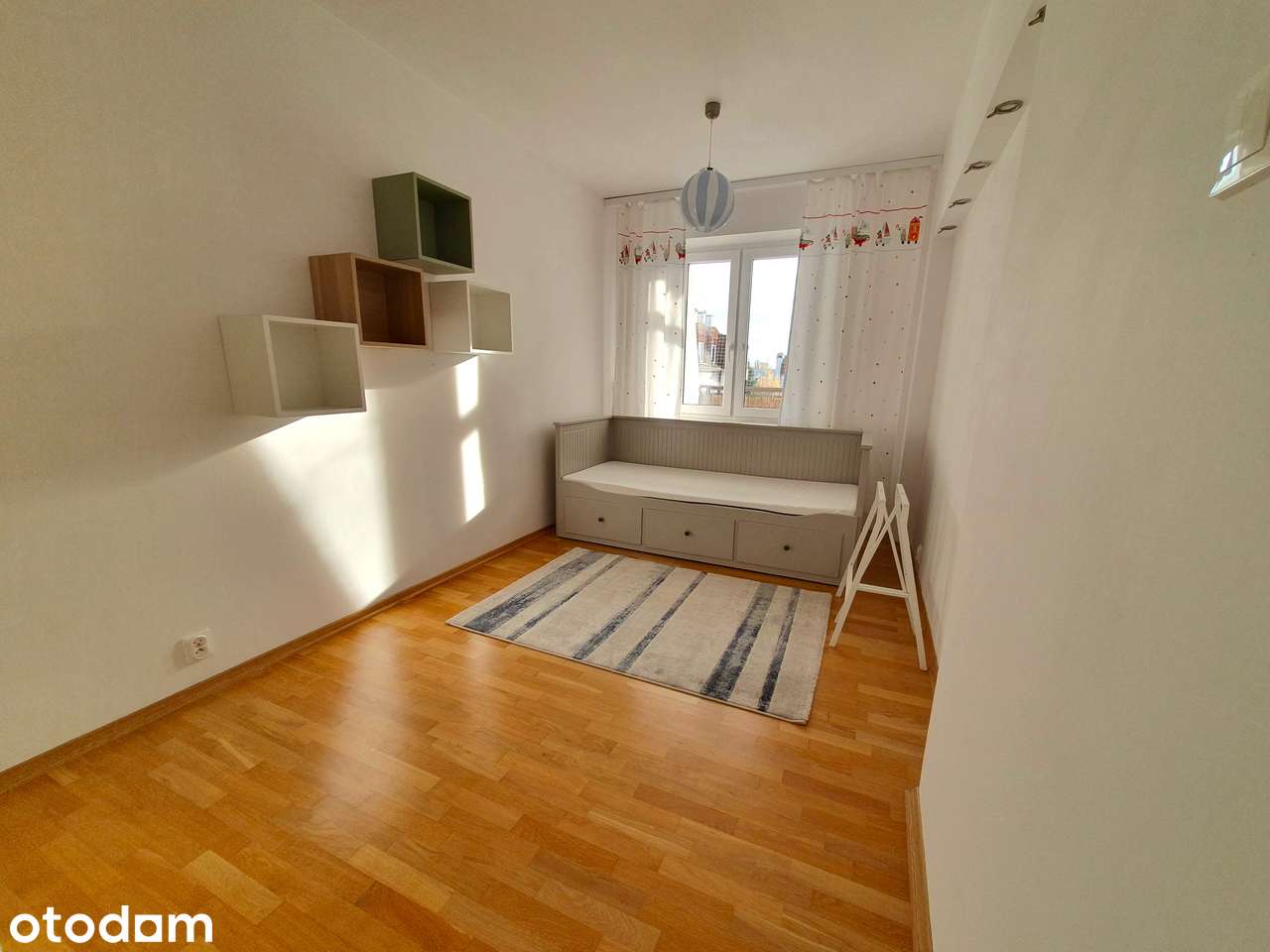 Okazja, ciche 2 pokoje, osobna kuchnia z dużą jadalnią, taras