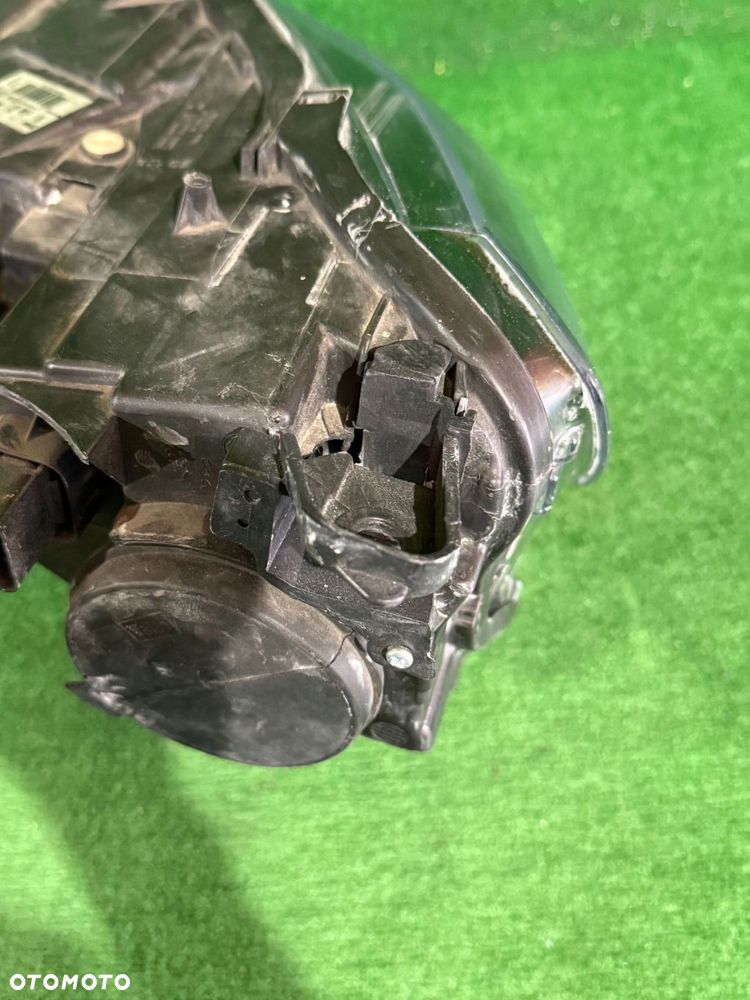 REFLEKTOR PRAWY PEUGEOT RIFTER - 4