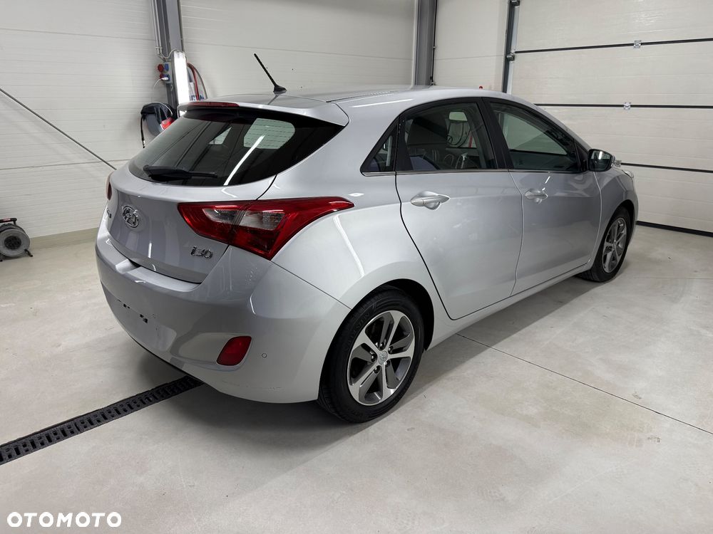 Hyundai i30 blue 1.6 CRDi Style - 2