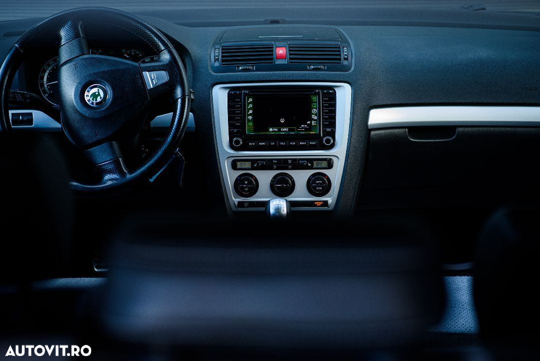 Skoda Octavia Combi 2.0 TFSI RS - 18