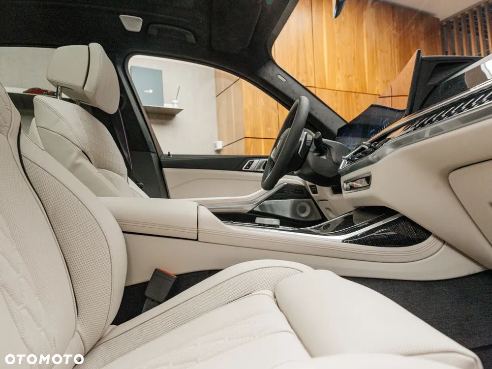 BMW X7 M60i xDrive - 9