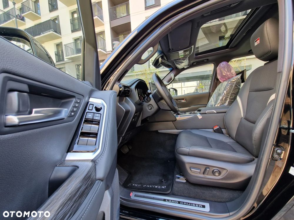 Toyota Land Cruiser - 18