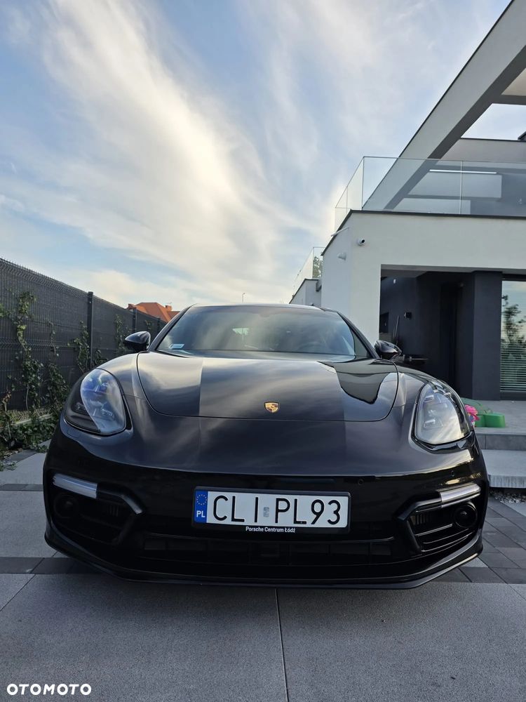 Porsche Panamera - 4