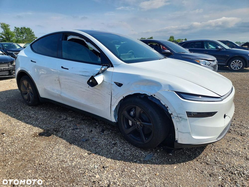 Tesla Model Y Premium Long Range Dual Motor AWD - 4
