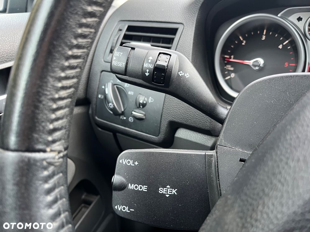 Ford Kuga 2.0 TDCi 2x4 Titanium - 10