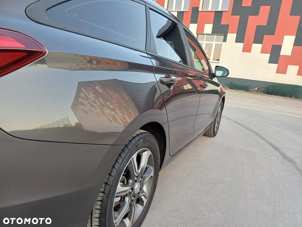 Hyundai i30 blue Kombi 1.4 - 12