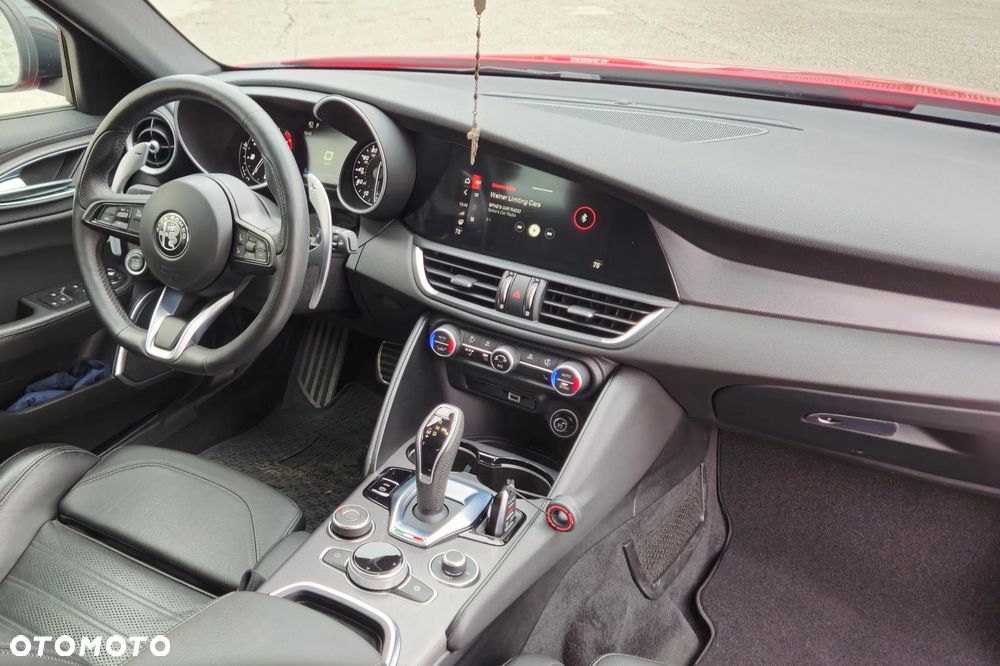 Alfa Romeo Giulia 2.0 Turbo 16V AT8-Q4 Ti - 31