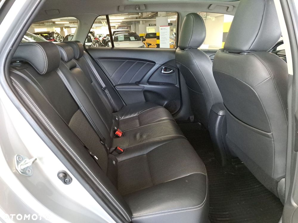 Toyota Avensis - 16