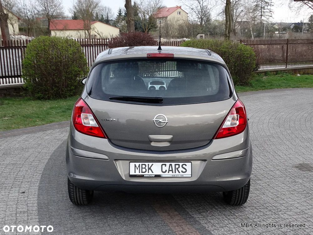 Opel Corsa 1.4 16V Cosmo - 8