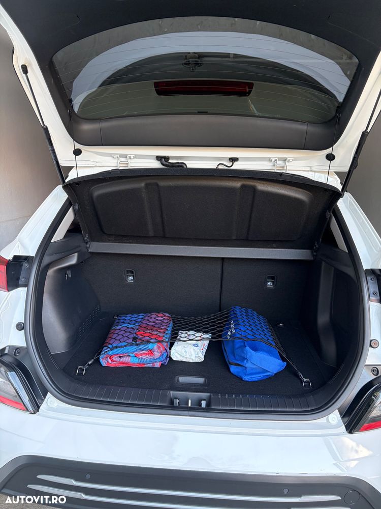 Hyundai KONA - 14