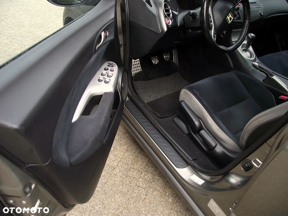 Honda Civic 1.8 Executive - 25