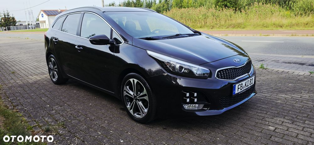 Kia Ceed 1.6 CRDi 136 ISG Dream-Team Edition - 1