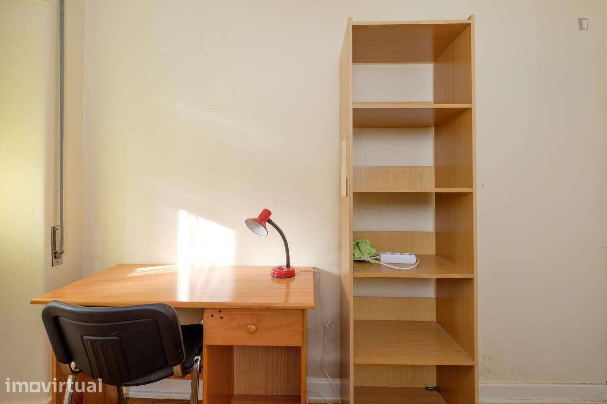 Quarto - localizado em Norton de Matos Coimbra - Grande imagem: 5/11